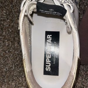 Authentic golden gooses. Barley worn. In good condition